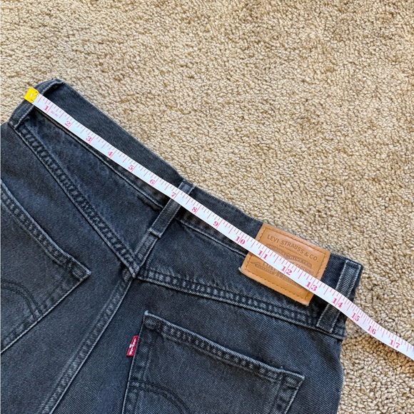 Levi’s Premium 80s Mom Shorts Black 4” - Picture 7 of 7